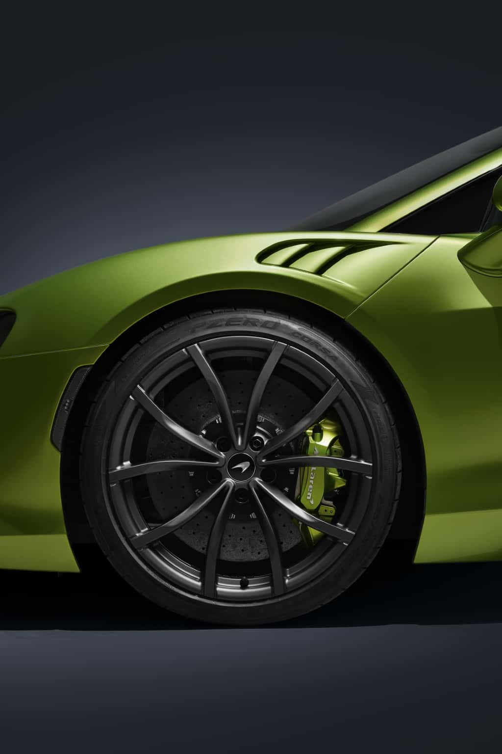 Pirelli furnizează, în premieră, anvelope standard inteligente, echipate cu senzori, pentru McLaren Artura.