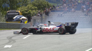 Hamilton îl depășește pe Verstappen la vârful antrenamentului final din Stiria