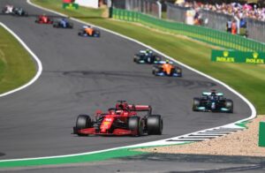 Hamilton depășește coliziunea din primul tur cu Verstappen pentru a-l vâna pe Leclerc pentru a 8-a victorie a GP-ului britanic