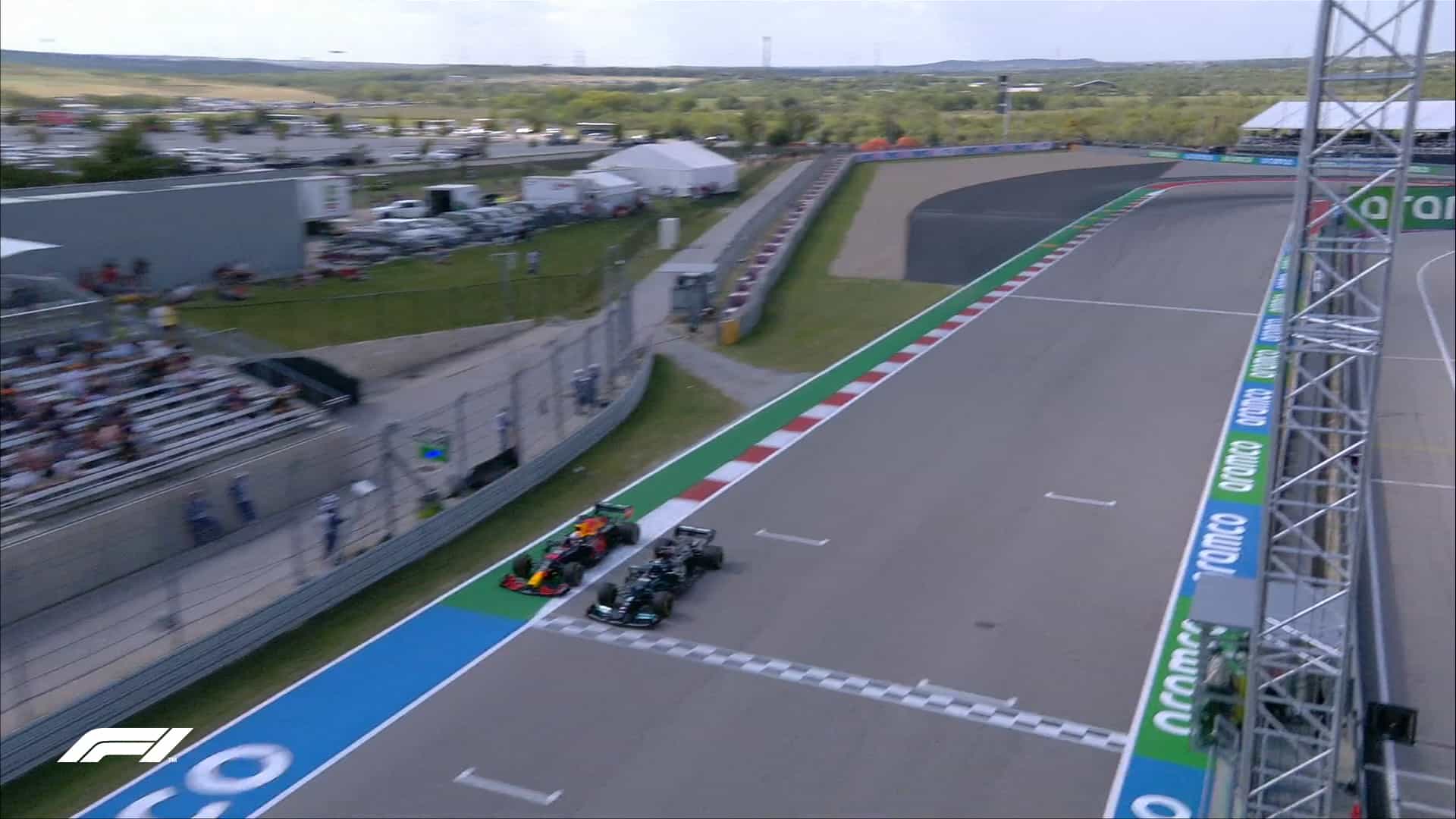 Perez îl conduce pe Norris în al doilea antrenament, în timp ce Verstappen se încurcă în trafic