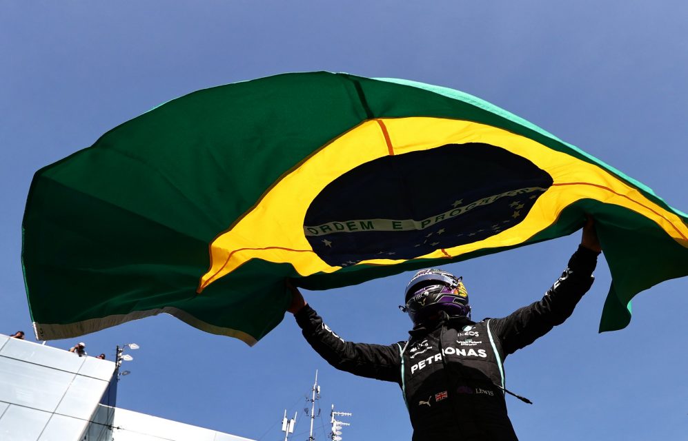 Hamilton a câștigat în Brazilia după o cursă uimitoare începută din P10