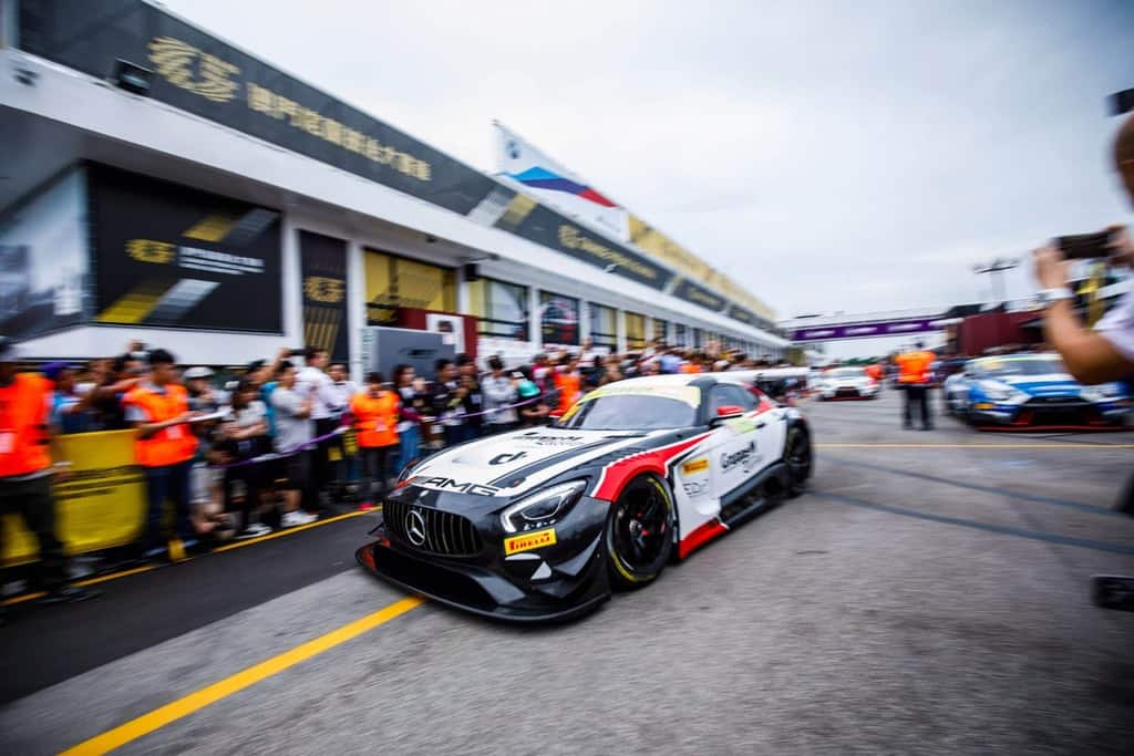 FIA GT World Cup - Augusto Farfus domină cursa de calificare din Macau