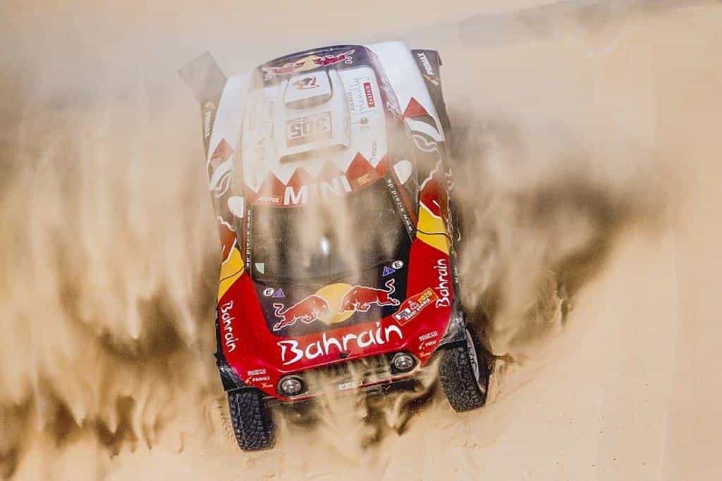 Dakar 2020: Avarii la mașina lui Alonso după o rostogolire dublă în dune (Video)