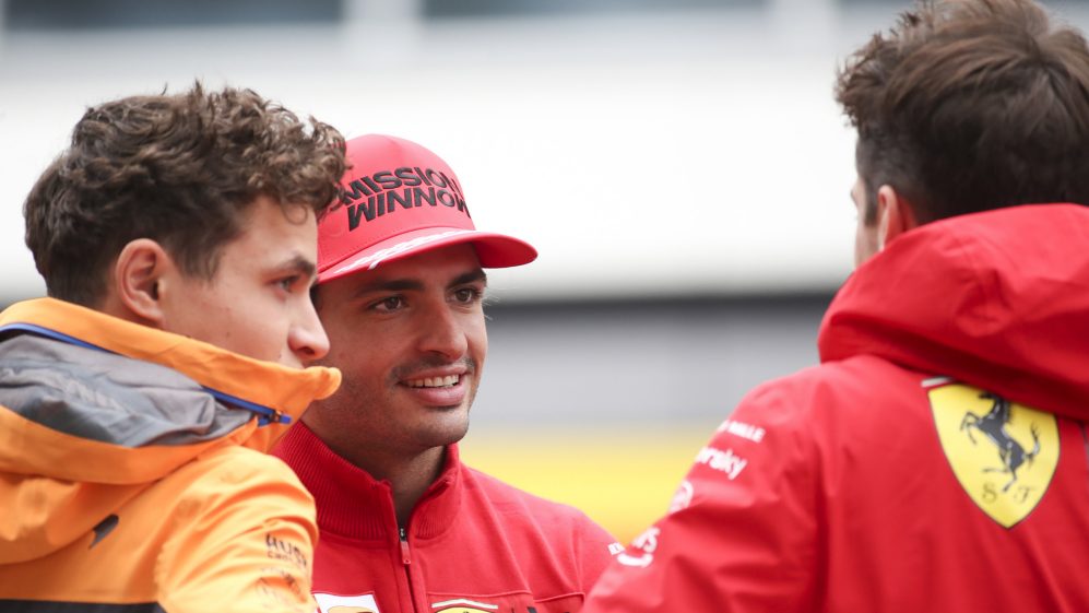 Ferrari se îndepărtează de rivalii McLaren în Campionatul Constructorilor