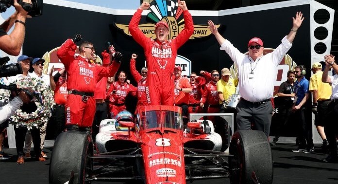 Indy 500: Marcus Ericsson îl reține pe O’Ward pentru victorie.