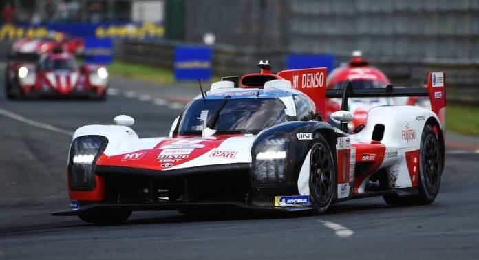 Le Mans 24 de ore: Toyota #7 conduce în prima oră.