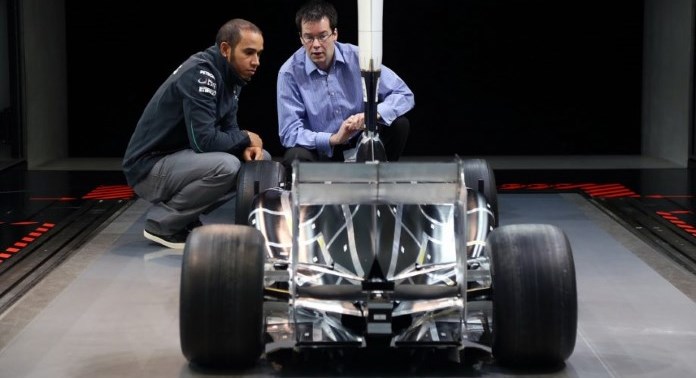 Mercedes nu exclude trecerea în viitor la conceptul de la Red Bull.