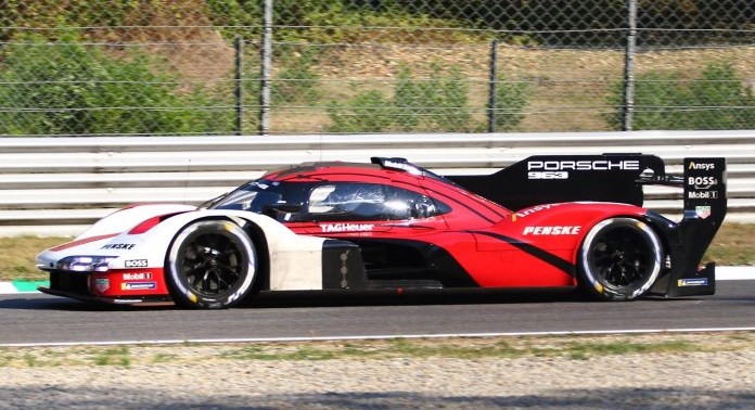 Porsche finalizează testul cu două mașini LMDh la Monza.