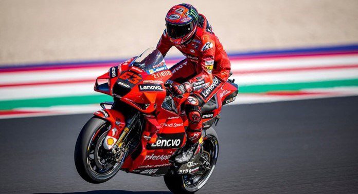 MotoGP: Francesco Bagnaia îl învinge pe Enea Bastianini la San Marino.